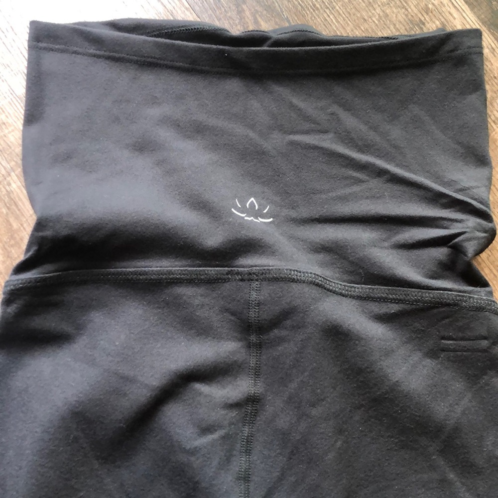 NWT! Beyond the bump by beyond yoga black leggings - Picture 6 of 7